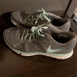 Nike size 8.5 women’s running shoe